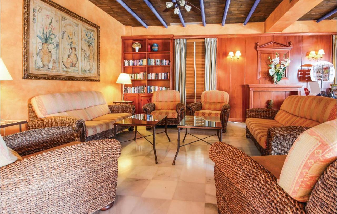Сasa de vacaciones Beautiful In Marbella-las Chapas With 2 Bedrooms, Outdoor Swimming Pool And Swimming Pool