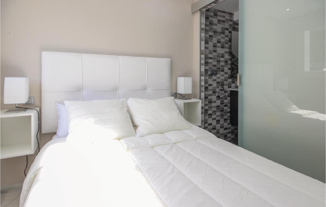 Сasa de vacaciones Beautiful In Marbella-las Chapas With 2 Bedrooms, Outdoor Swimming Pool And Swimming Pool
